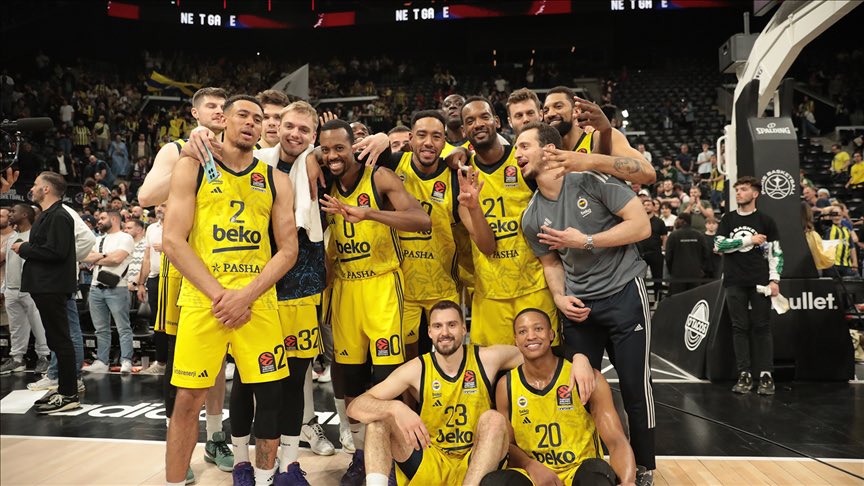AVRUPA ŞAMPİYONU FENERBAHÇE BEKO!

Avrupa artık sarı lacivert!
Tarih bir kez daha yazıldı, parkeler alev aldı!

Bu zafer, inancın, emeğin ve yüreğin eseri.
Sarı-lacivert renkler bugün Avrupa’yı aydınlatıyor!

#EuroLeagueChampions #FenerbahçeBeko #ŞampiyonFenerbahçe
#finalfour2025