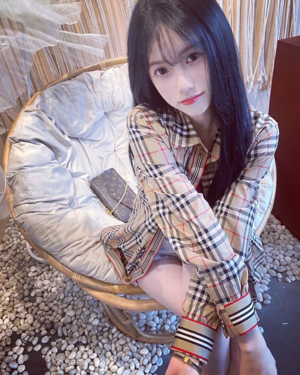 安琪    162 B 45 21歲
#台中不二價26000
第一次下海兼職 清純甜美一線鮑 
穴很緊很濕 唯一缺點就是有點小青澀 需要去互動  

大G聯絡方式  gleezy.net/g448mp
#喝優質本土外送茶找小蘭
#賴🆔  0964613 
小飛機聯絡方式：t.me/yd52013