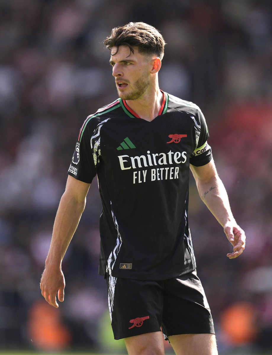 Fai9alAFC's tweet image. 𝐃𝐞𝐬𝐞𝐫𝐯𝐞 𝐢𝐭 ©️🖤 #SOUARS