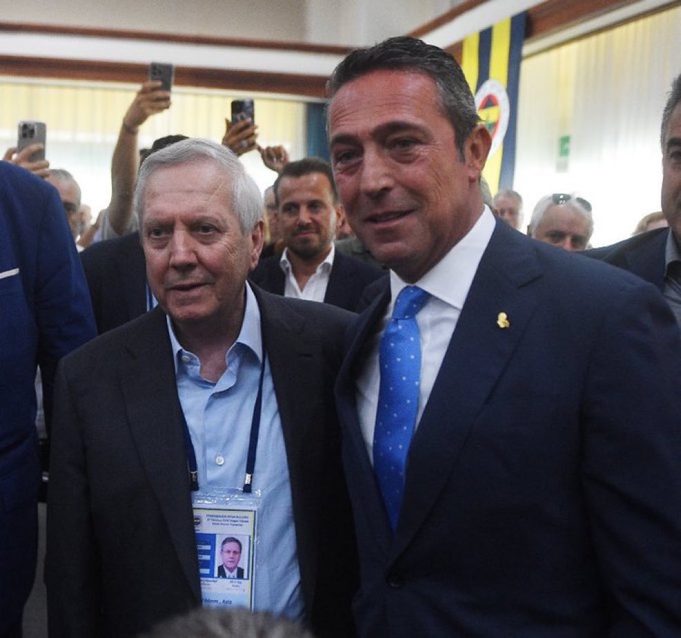 sporx's tweet photo. Aziz Yıldırım: “Dünyanın en güzel takımı” ünvanını taraftarlarımızca hak etmiş, çok büyük emekler verilerek turnuvanın devleriyle yarışır pozisyona gelen ve 8 yıl önce ülkemize Avrupa’nın en büyük kupasını getiren Erkek Basketbol Takımımız Fenerbahçe Beko, bugün bu gururu camiamıza ve ülkemize bir kez daha yaşatmıştır.   

Bu büyük başarıya ulaşma yolunda, Başkan Sayın Ali Koç ve şube yöneticilerine, başantrenörümüz Sarunas Jasikevicius’a ve ekibine, emeği bulunan tüm oyuncularımıza ve profesyonellerimize teşekkür ediyor, bu başarının camiamıza hayırlı olmasını diliyorum.