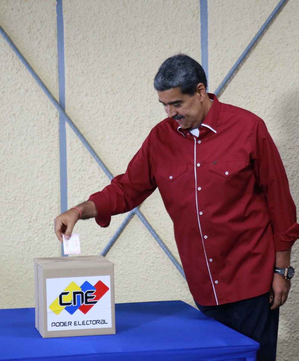 ComunitarioCHCh (@comunitariochch) on Twitter photo Pdte. <a href="/NicolasMaduro/">Nicolás Maduro</a>: “El que vota elige quién lo gobernará en esa entidad, su Asamblea Nacional para que legisle, defienda al Pueblo, la soberanía, la recuperación económica plena".
#EleccionesVenezuela2025
#AsíVotaMiComuna
<a href="/HugoChavezCmdo/">Comando Hugo Chávez</a> <a href="/PresidencialVen/">Prensa Presidencial</a> <a href="/ConElMazoDando/">Con el Mazo Dando</a> Pdte. <a href="/NicolasMaduro/">Nicolás Maduro</a>: “El que vota elige quién lo gobernará en esa entidad, su Asamblea Nacional para que legisle, defienda al Pueblo, la soberanía, la recuperación económica plena".
#EleccionesVenezuela2025
#AsíVotaMiComuna
<a href="/HugoChavezCmdo/">Comando Hugo Chávez</a> <a href="/PresidencialVen/">Prensa Presidencial</a> <a href="/ConElMazoDando/">Con el Mazo Dando</a>
