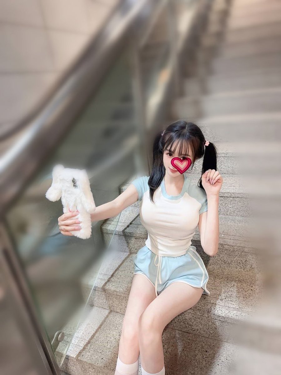 小寶  162 C 20歲 45 
#台中不二價24000
清純可愛臉蛋 溫柔體貼
好接觸(無距離感)嬌滴滴的~
嬌小身材 幼齒尤物

大G聯絡方式  gleezy.net/g448mp
#喝優質本土外送茶找小蘭
#賴🆔  0964613 
小飛機聯絡方式：t.me/yd52013