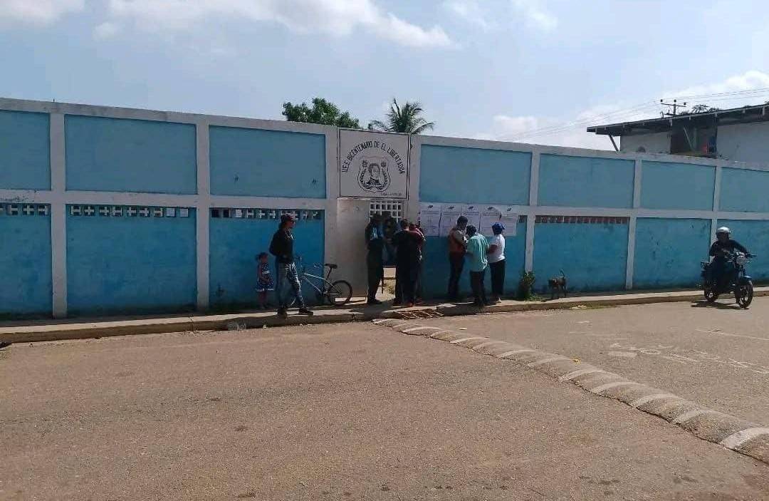 El régimen y su farsa quedaron SOLOS. Unos pocos se prestaron  para su juego, y quedarán en evidencia.

La verdad del 28J habló fuerte y claro.

NO❌🇻🇪
#YoNoObedezco #YoYaVoteEl28J