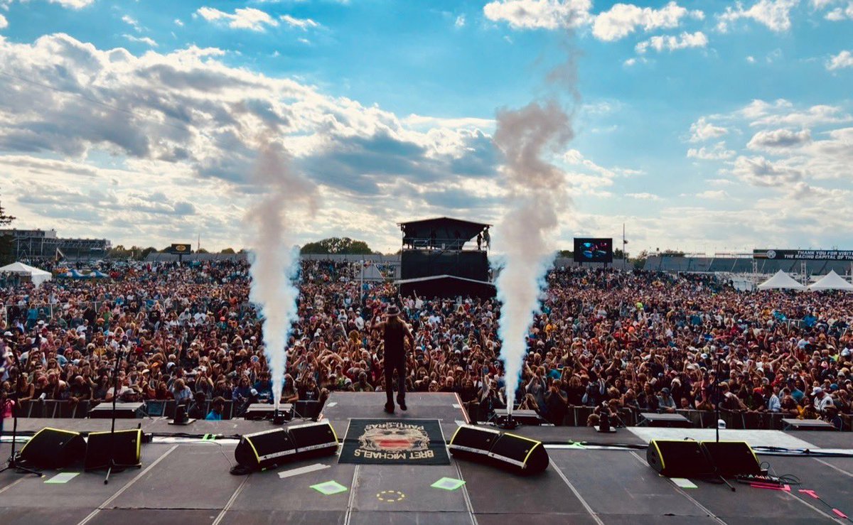 The #Indy500 is on and they promised drama, we got drama 🏁 Here we go🤘<a href="/IndyCar/">NTT INDYCAR SERIES</a> <a href="/IndyCarOnFOX/">INDYCAR on FOX</a>