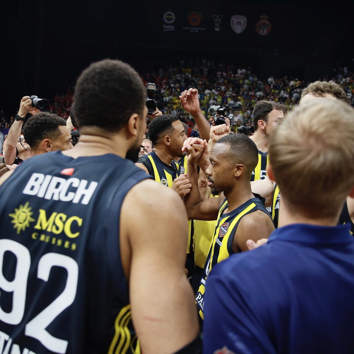 Fenerbahçe Basketbol takımı, Monaco’yu finalde yenerek Euroleague Şampiyonu oldu. 

Avrupa’nın en büyüğü olan Fenerbahçe’yi tebrik ederiz! 🇹🇷
