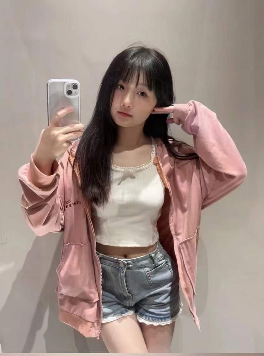 月月  156  43 C 19歲
#台北不二價35000
天生清純面孔 顏值頗高
超會撒嬌 聲音又很甜 讓你有小女友感覺
小穴緊實 粉嫩 極度敏感 很快就濕透了

大G聯絡方式  gleezy.net/g448mp
#喝優質本土外送茶找小蘭
#賴🆔  0964613 
小飛機聯絡方式：t.me/yd52013