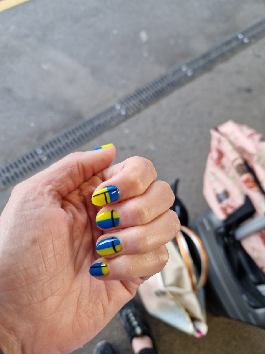 Leaving a girls weekend early to come and cheer on the mighty dons! <a href="/AFCWimbledon/">AFC Wimbledon</a> <a href="/WHADmedia/">WHAD Media</a>