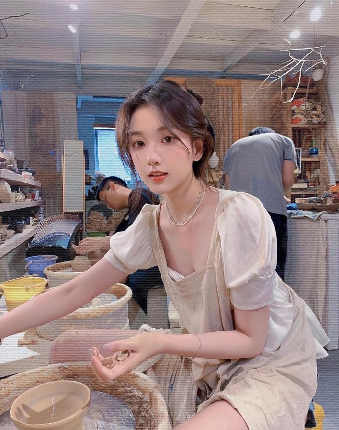 美錦  162 44 B 22歲
#高雄不二價30000
超高顏質 白嫩嫩的皮膚
魔鬼の身材 天使の臉孔
服務當然也是高水準
讓你有回到初戀的滋味

大G聯絡方式  gleezy.net/g448mp
#喝優質本土外送茶找小蘭
#賴🆔  0964613 
小飛機聯絡方式：t.me/yd52013