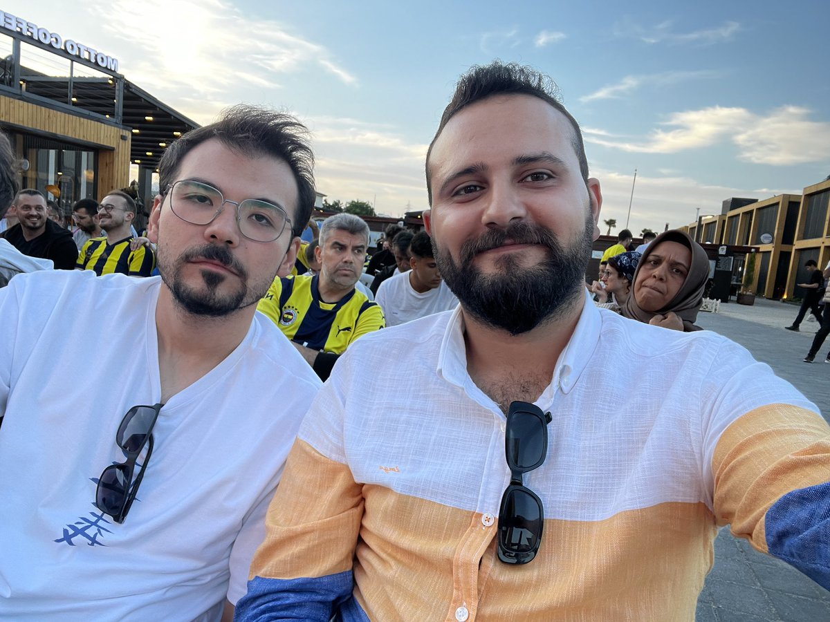 tarikat_ay's tweet photo. euroleague hatırası 💛💙 https://t.co/BvZ9gRZrER