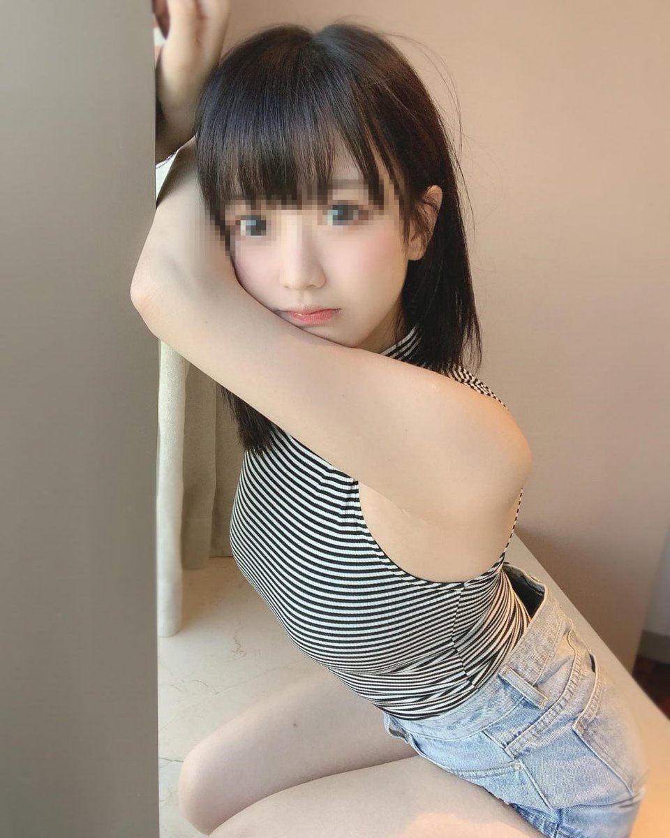 芝麻   160 C 46 20歲
#台北不二價啊36000
妹妹身體很柔軟 沒有刺青的小女生 不抽煙
清秀漂亮的外貌 鮮嫩多汁可口好吃😜 
雖然長相很幼 但是服務很認真唷 吸舔吹都不在話下.

大G聯絡方式  gleezy.net/g448mp
#喝優質本土外送茶找小蘭
#賴🆔  0964613 
小飛機聯絡方式：t.me/yd52013