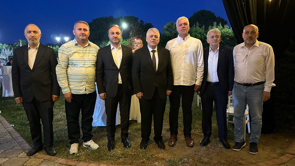 Önceki dönem Erenler Belediye Başkanımız Sayın Rahmi Şengül’ün kıymetli oğlu Yasin’in düğün cemiyetine katılarak, Yasin ve İrem kardeşlerimizin mutluluğuna ortak olduk, hayat yolculuklarına şahitlik ettik. 

Şengül ve Bayraktar ailelerini tebrik ediyor, genç çiftimize bir ömür