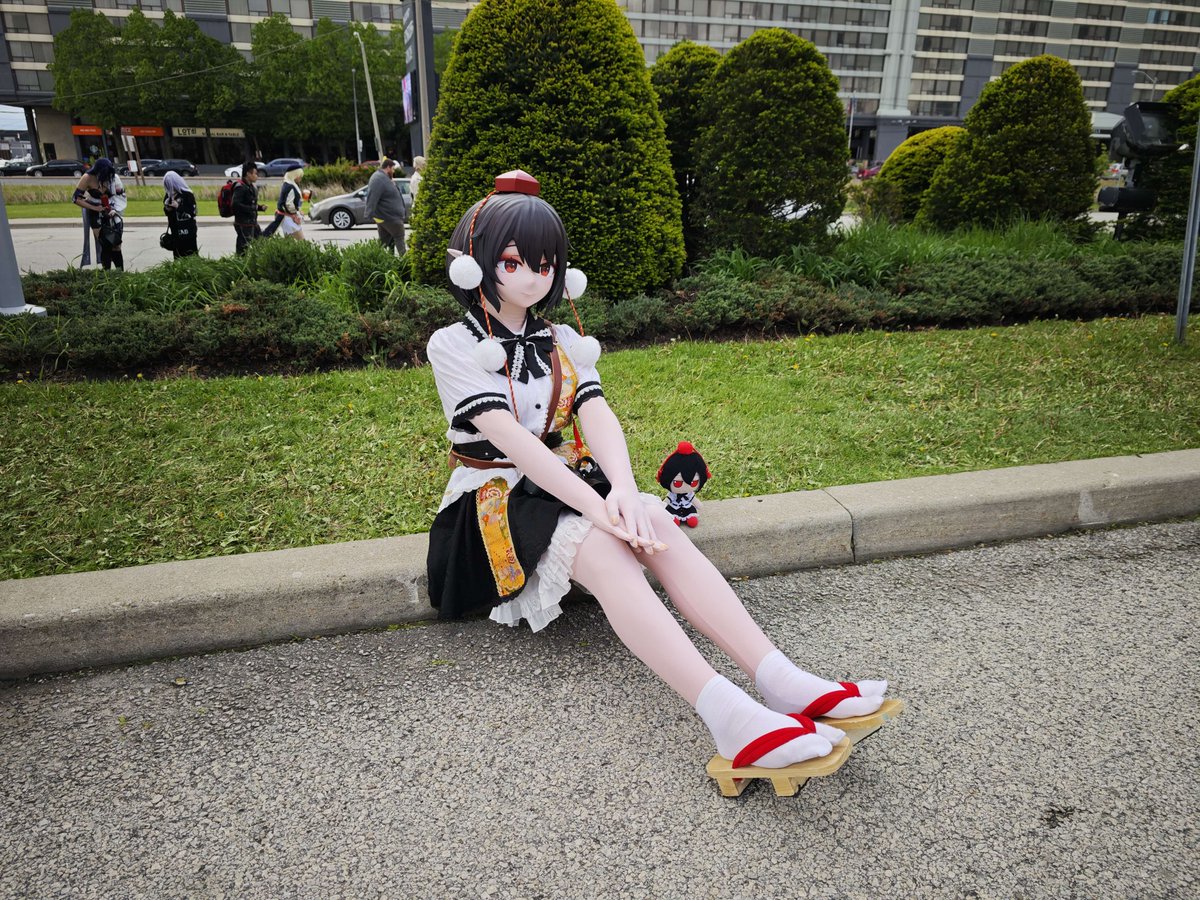 Taking it easy ayaya
Turns out two cons back to back in geta really hurts calf muscles

#kigurumi #着ぐるみ #AnimeNorth2025