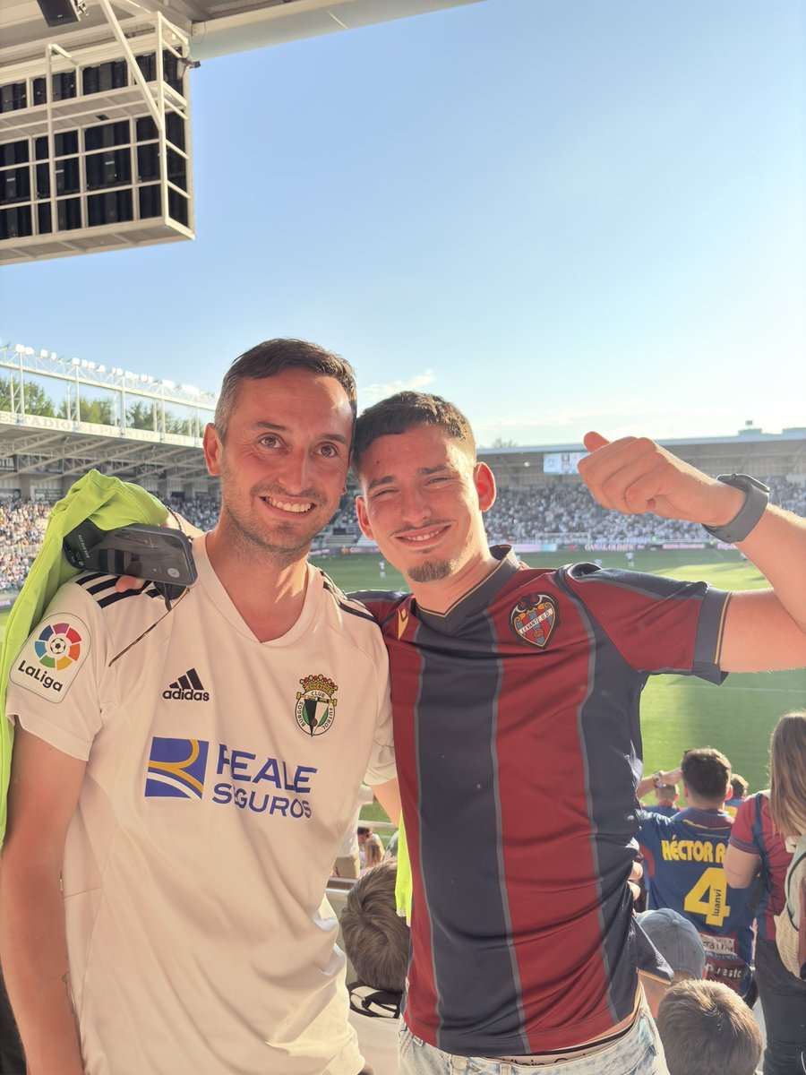 Tito (@tito__db) on Twitter photo Pablo…
¿Quién es Pablo?
Qué bonita historia que hoy ha dado el <a href="/Burgos_CF/">Burgos Club de Fútbol</a> <a href="/LevanteUD/">Levante UD</a>
Desde el min 1 los nervios, lágrimas… pero sobre todo la celebración en el 97 han hecho que este chaval se convierta desde hoy en una parte de mí
Difícil de contar lo vivido hoy… Pablo…
¿Quién es Pablo?
Qué bonita historia que hoy ha dado el <a href="/Burgos_CF/">Burgos Club de Fútbol</a> <a href="/LevanteUD/">Levante UD</a>
Desde el min 1 los nervios, lágrimas… pero sobre todo la celebración en el 97 han hecho que este chaval se convierta desde hoy en una parte de mí
Difícil de contar lo vivido hoy…