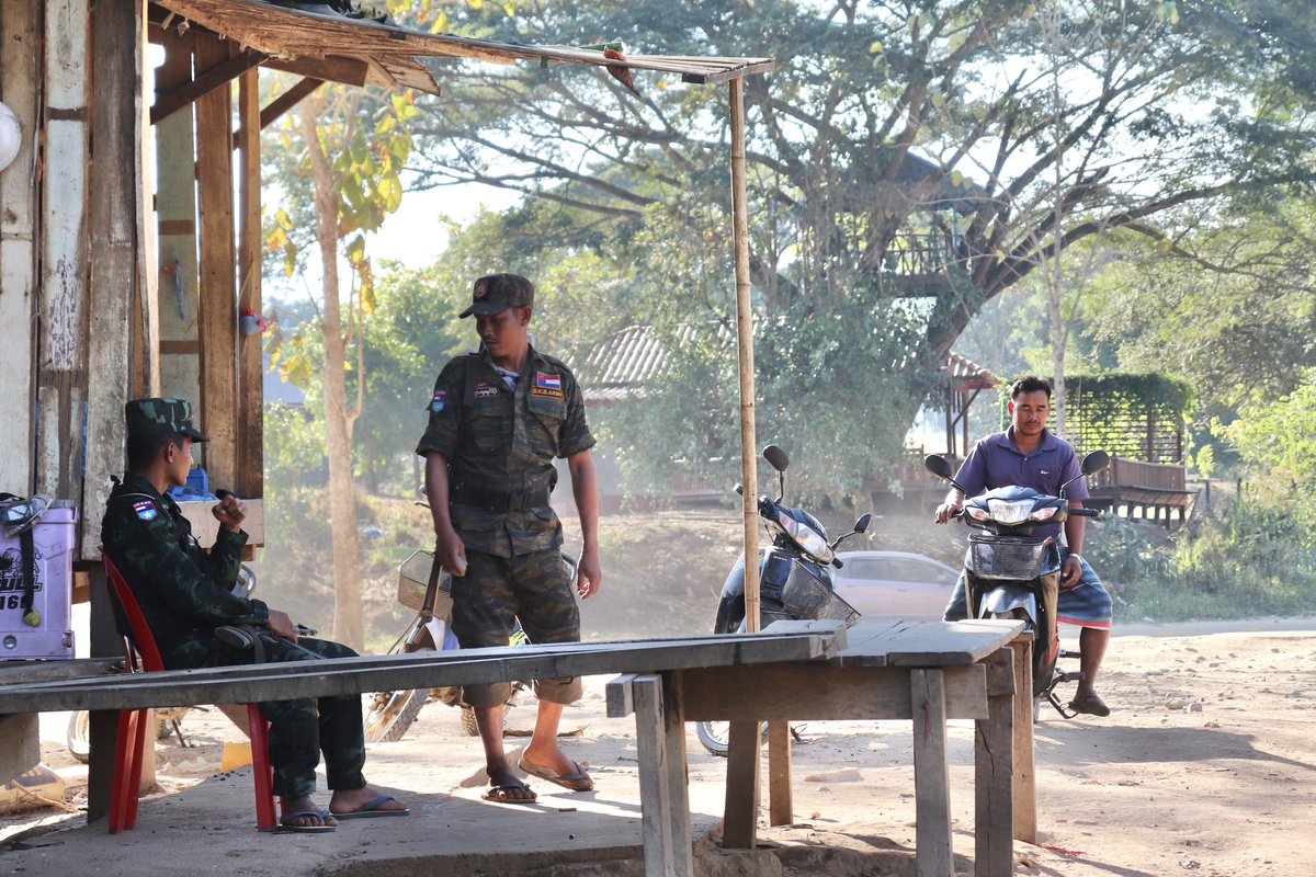 julikueng's tweet photo. Photos I took a few months ago show scam compounds under construction south of Myawaddy. Now, those sites are up and running—controlled by Chinese mafia, and holding trafficked victims in brutal conditions. #Myawaddy #HumanTrafficking Photos:@julikueng https://t.co/drpvn73ui4