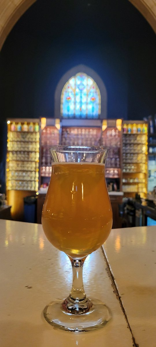 HopRunTours's tweet image. Absolutely stellar pairings with lunch today at Vivant Brewery!