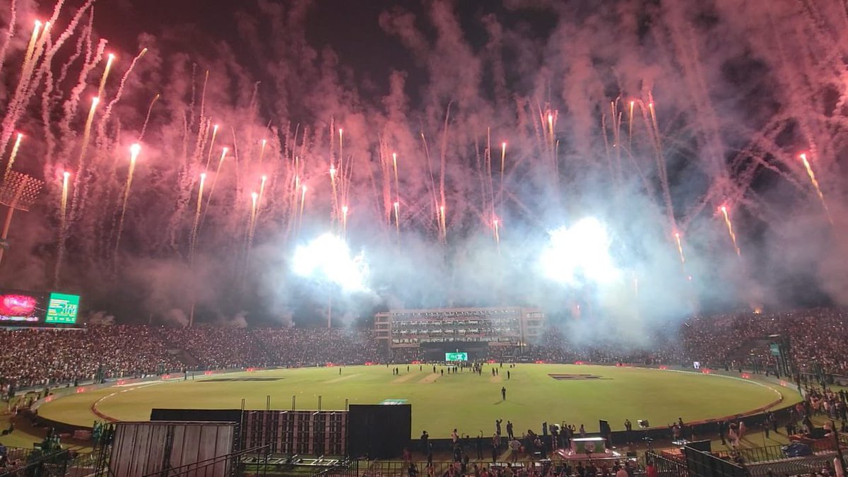 الحمدللہ! پاکستان جیت گیا 🇵🇰💚
یہ تصویر بھارت کے منہ پہ تماچہ ہے!

پاکستان ایک پُرامن ملک ہے اور اس ملک کا امن ہمیشہ قائم رہے گا انشاء اللہ🤲