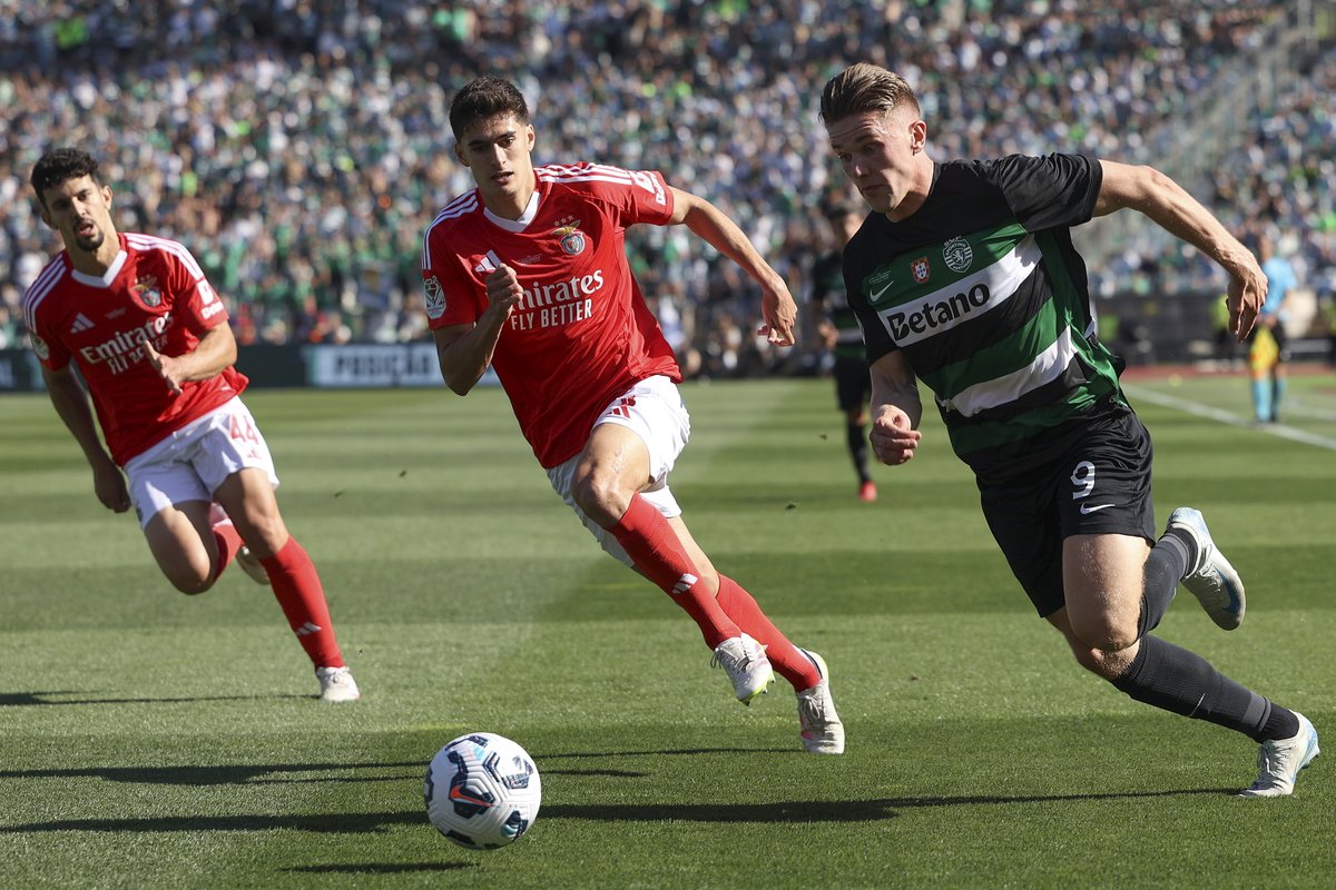 vsports_pt's tweet image. Sporting conquista a Taça de Portugal e alcança a 'dobradinha', após reviravolta e triunfo por 3-1 diante do Benfica.

Revê aqui todos os momentos deste jogo 👇
vsports.pt/vsports/jogo/t…

#TacadePortugal #EPOCA2425 #Final #SLBSCP #SLB #SCP