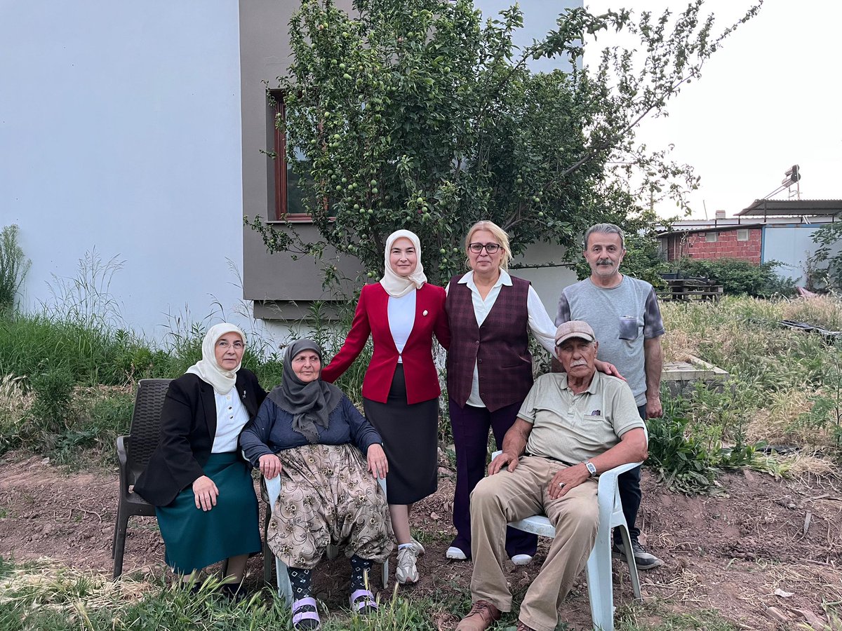 HaticeGozeten's tweet photo. Akçapınar mahallemizde Yıldırım ailesine ziyaretimizden… 
İçten karşılamaları ve samimiyet dolu sohbetlerinden dolayı çok teşekkür ederiz. https://t.co/zZCzOvGXET