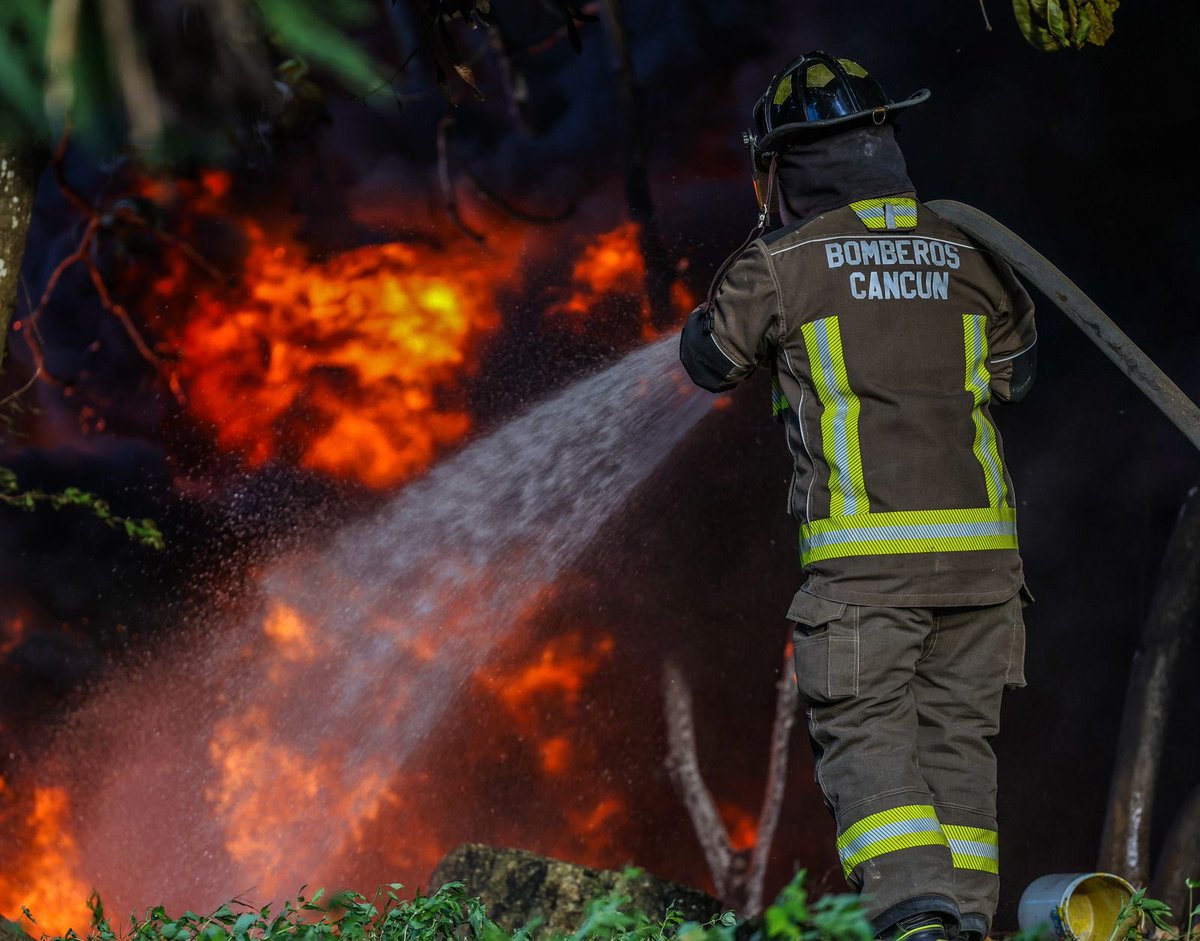 👨‍🚒🚒 Gran labor de los Bomberos de Cancún en incremento de servicios por calor 🥵 🔥 

👉 proyectobrujula.com/gran-labor-de-…