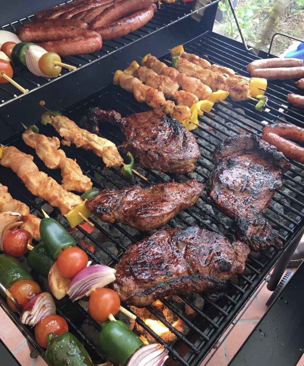 Lisset_alondra's tweet photo. #lacasadelbeisbol desde el norte #MtyNL 🤠👢viendo Reds vs Cubs muy recomendable 🥩 asada, brochetas, 🌶️rellenos  y sus respectivos nachos con guacamole @steffyaradillas 
@ImagenTVMex @Alfonsolanzagor  quiero el 📖 y la ⚾️ para mi sobrino @ImagenTVDeporte https://t.co/YQXF7LrtGo