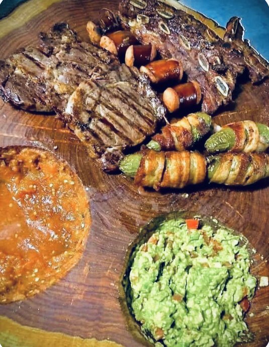 Lisset_alondra's tweet photo. #lacasadelbeisbol desde el norte #MtyNL 🤠👢viendo Reds vs Cubs muy recomendable 🥩 asada, brochetas, 🌶️rellenos  y sus respectivos nachos con guacamole @steffyaradillas 
@ImagenTVMex @Alfonsolanzagor  quiero el 📖 y la ⚾️ para mi sobrino @ImagenTVDeporte https://t.co/YQXF7LrtGo