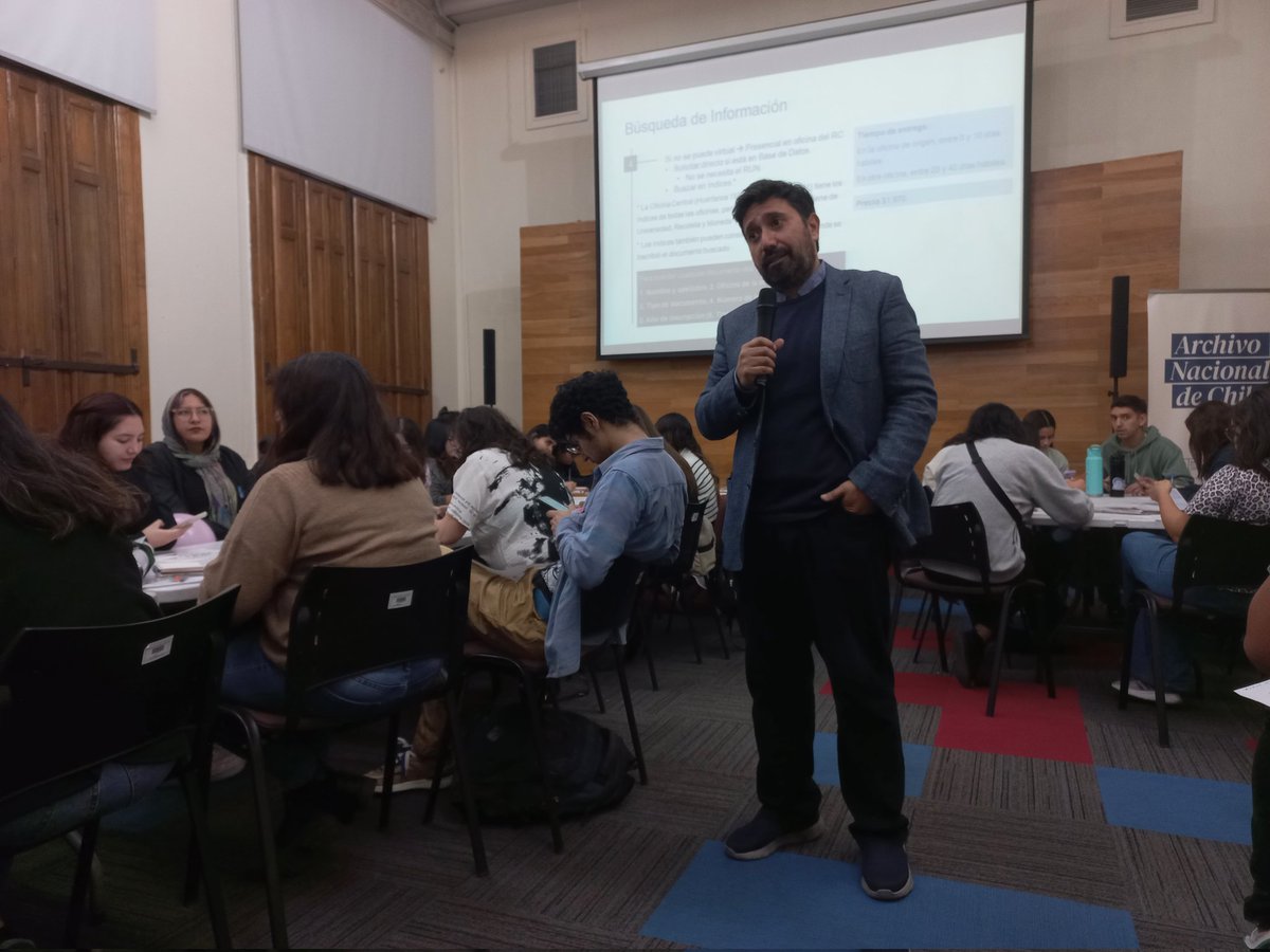 Muy entretenido el taller de genealogía!! En el <a href="/ANdeChile/">Archivo Nacional</a> !