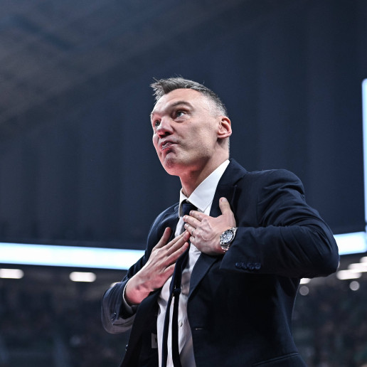 augis04's tweet photo. Best coach in Europe &amp; now there's nothing anybody can say about it 🇱🇹

Fenerbahce played amazing - incredible tactics, adjustments &amp; insane fighting spirit https://t.co/0ojv1WEmnK