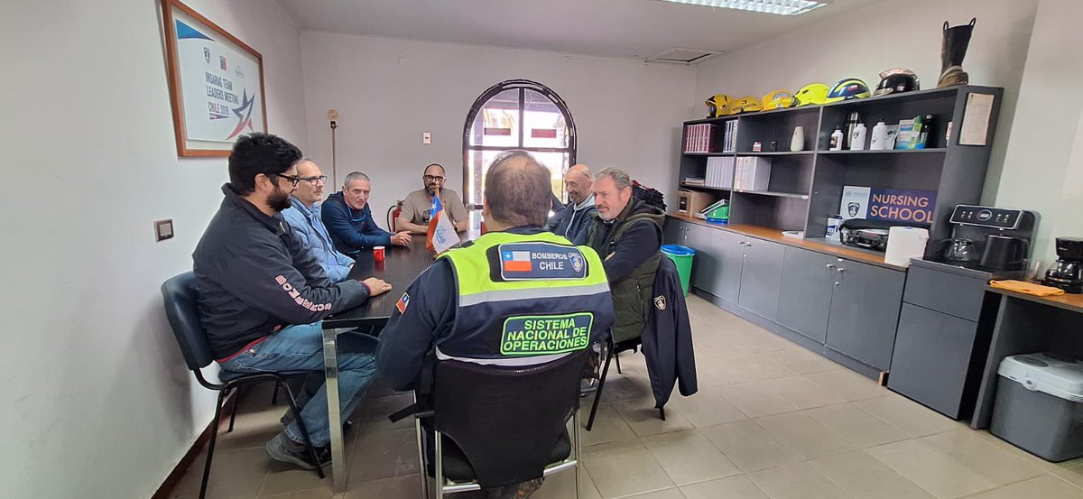 SNOBomberos's tweet photo. #Forestal la Delegación de instructores de Agents Rurals de Catalunya, quienes estarán dando esta se semana el “Curso de Investigación de Incendios Forestales” para @BomberosdeChile se encuentran conociendo dependencias de Campus Central de la @ANB_Chile . https://t.co/tMsVNiXM3X