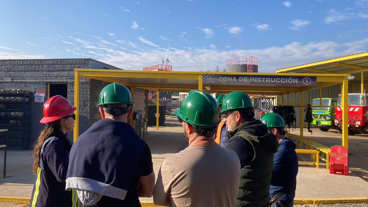 SNOBomberos's tweet photo. #Forestal la Delegación de instructores de Agents Rurals de Catalunya, quienes estarán dando esta se semana el “Curso de Investigación de Incendios Forestales” para @BomberosdeChile se encuentran conociendo dependencias de Campus Central de la @ANB_Chile . https://t.co/tMsVNiXM3X