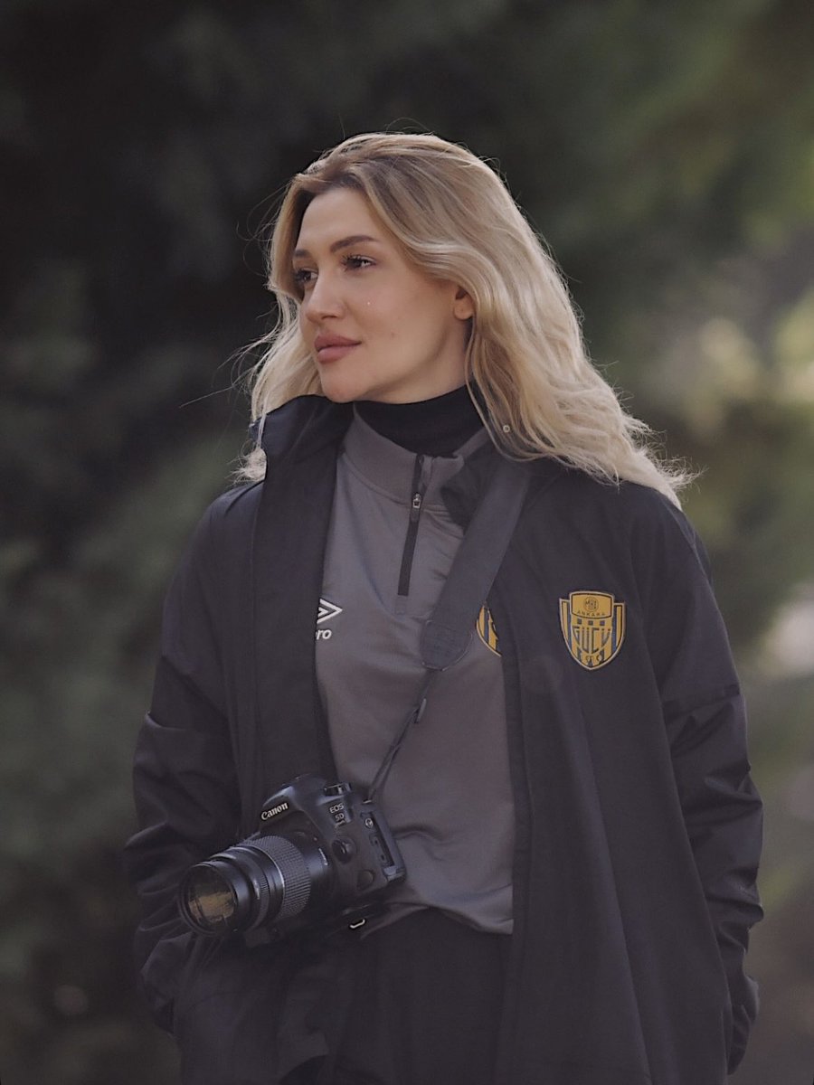 minakabarova's tweet photo. 21-22 sezonundan bu yana videographer olarak hizmet verdiğim Ankaragücü ile yollarımı ayırdım. Kusursuz bir sosyal medya ekibinin parçası olmanın gururunu taşıyorum, sahip olabileceğim en müthiş ekip arkadaşları Aşkın ve Furkan’a sonsuz saygılarımı sunuyorum. Yüreğim hep onlarla. https://t.co/e2e2c6819c