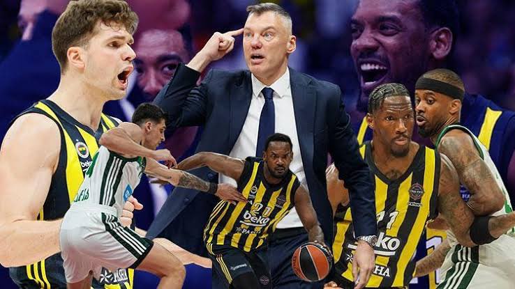 SportalkTR's tweet photo. Sezon boyu
“Sakatlar çok”,
“Pivotsuz olmaz”,
“Gardı bile yok” dendi…
Ama onlar hep birlikte inandı.
Yıldızlara değil, takıma güvendiler.
Ve şimdi özlenen şampiyonluk yeniden ülkemizde.

BAĞIRA BAĞIRA: ŞAMPİYON FENERBAHÇE BEKO!
🏆
#FinalFour2025 #FenerbahçeBeko #SAMPİYON https://t.co/BW5ntYsRy0