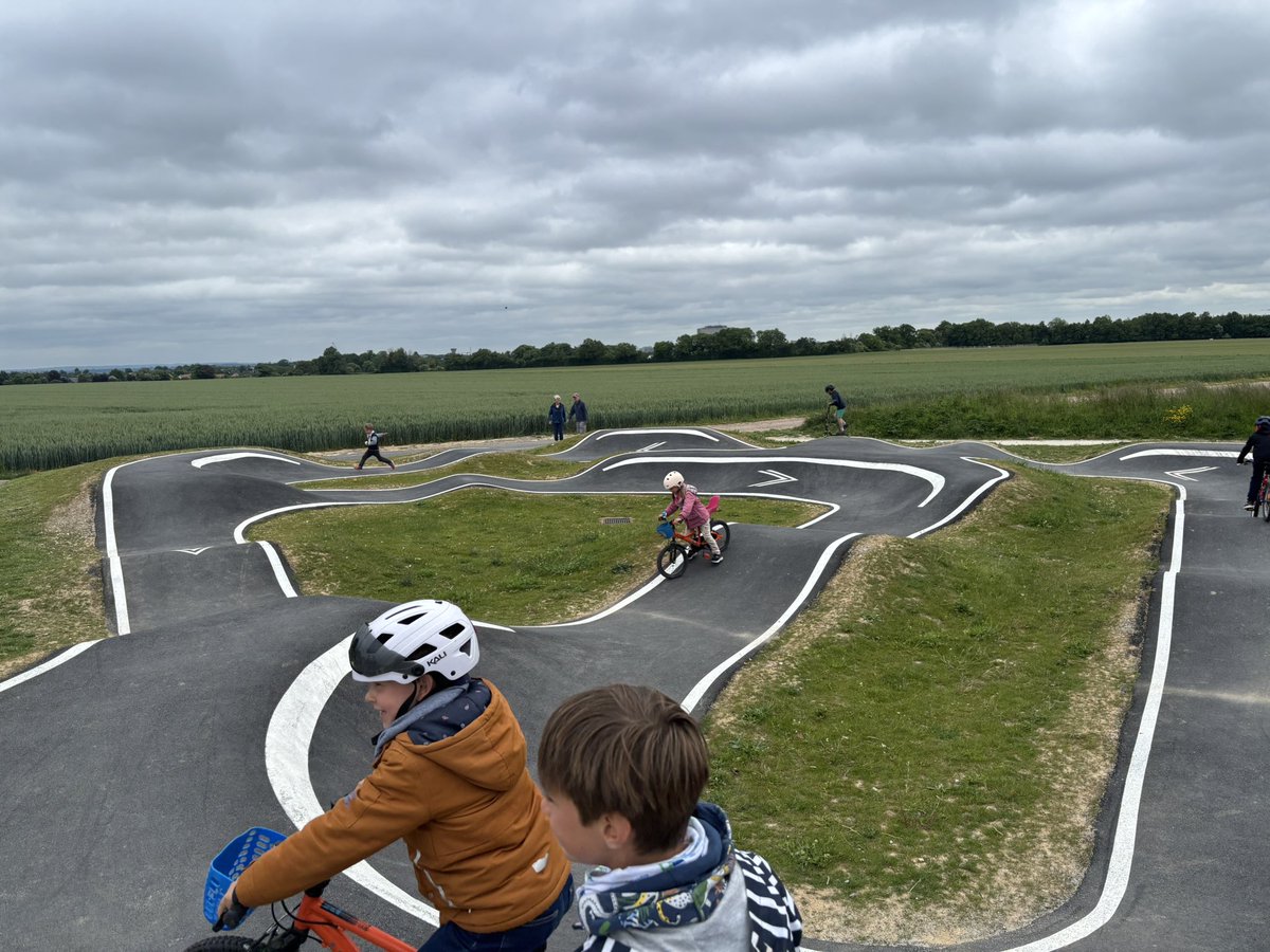 Inauguration du parc ludique et sportif à #SaintContest 🎉 Un bel espace pour tous avec jeux inclusifs et Pumptrack au rendez-vous ! 🛝🚴‍♂️👏 
#Calvados #Normandie