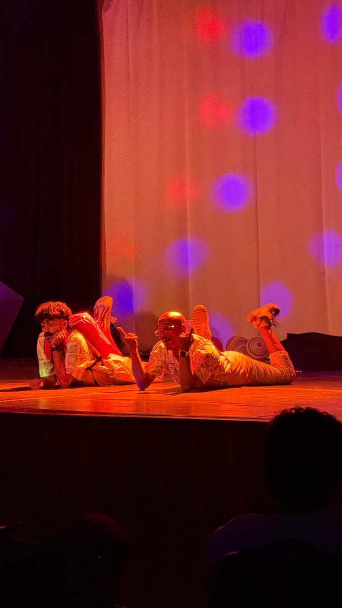 مشاهد 📸
من العرض المسرحي لمسرحية الاطفال 🎭
#المخترعان_الصديقان 
تأليف : فهد رده 
إخراج : جمعان الذويبي 
بالتعاون مع نادي مسرح الطائف #جمعيةالثقافة_والفنون_بالطائف