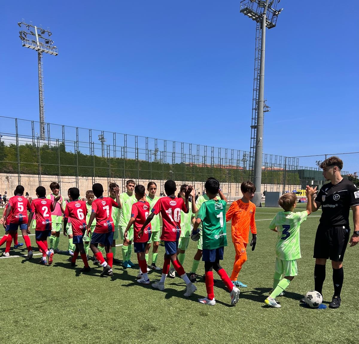 UEO1921's tweet photo. 😍 Gran experiència del futbol social de @UEOplanter aquest diumenge en la Jornada Extraordinària de la CE Joan Gamper
✅ Victòries contra la @BarcaAcademy del #Sub12C (2-3), el #BenjamíD (1-4) i el #PrebenjamíD (2-3)
🙌 Ha estat un plaer, @FCBmasia!
#PlanterUEO #OrgullOlotí https://t.co/TxjIC6iblx