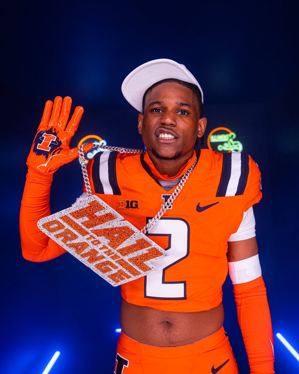 donnszn_'s tweet image. Great Interview with the famILLy @ArmchairIllini ‼️
GO CHECK IT OUT
armchairillini.com/illinois-footb…