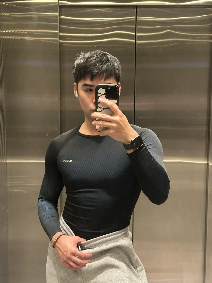 doonyo's tweet photo. I have to get bigger or whatever https://t.co/gVGhlxvmmU