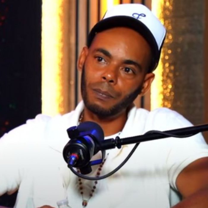 NP__Oficial's tweet photo. 🇺🇸 EUA l Rapper cubano El Funky, que apoiou Donald Trump, será deportado dos Estados Unidos em 30 dias https://t.co/MGS6VziE1l