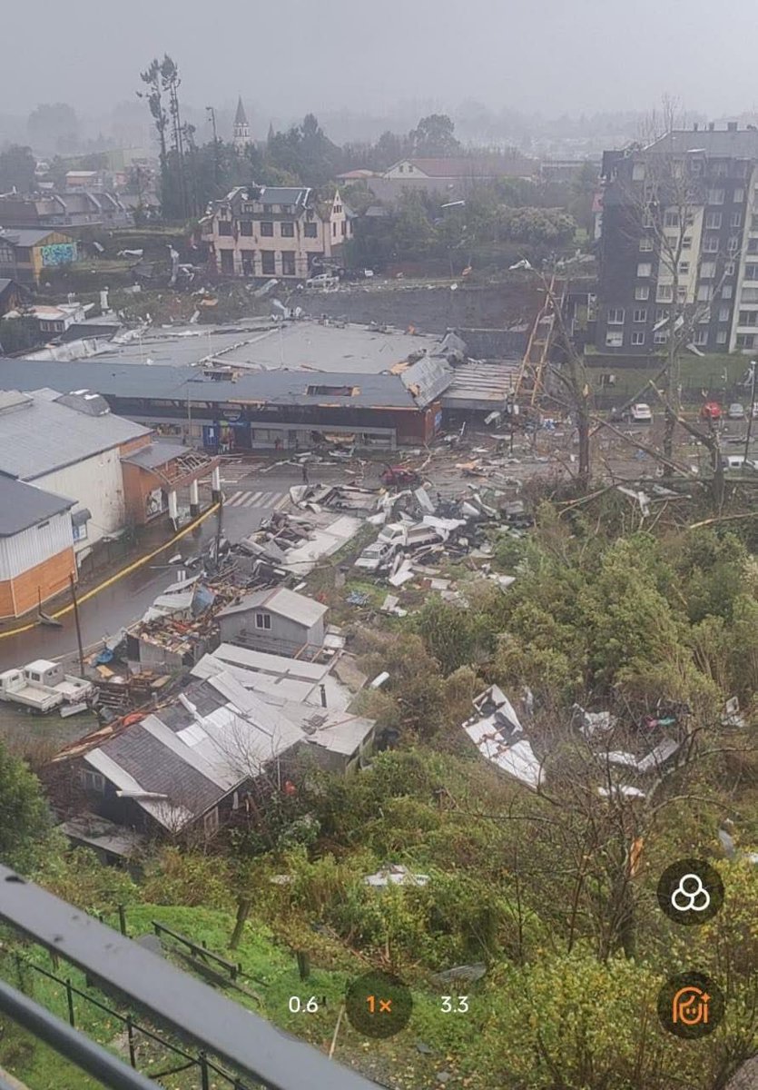 JuliusMarx2021's tweet photo. Impactante imagen de centro de #PuertoVaras. 😲😲😲😲
#emergencia https://t.co/yJJU47DtWv