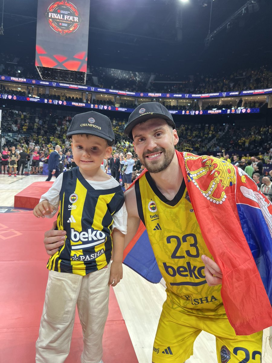 Like Father
Like Son

#Yellow7egacy #EuroLeague