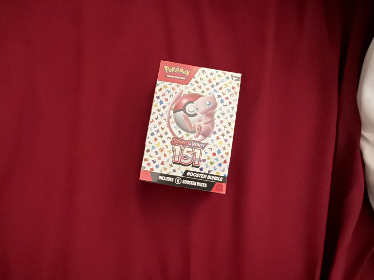 Xzero's tweet image. Vending machine booster bundle blessed 2 new additions to the 151 binder collection 😊