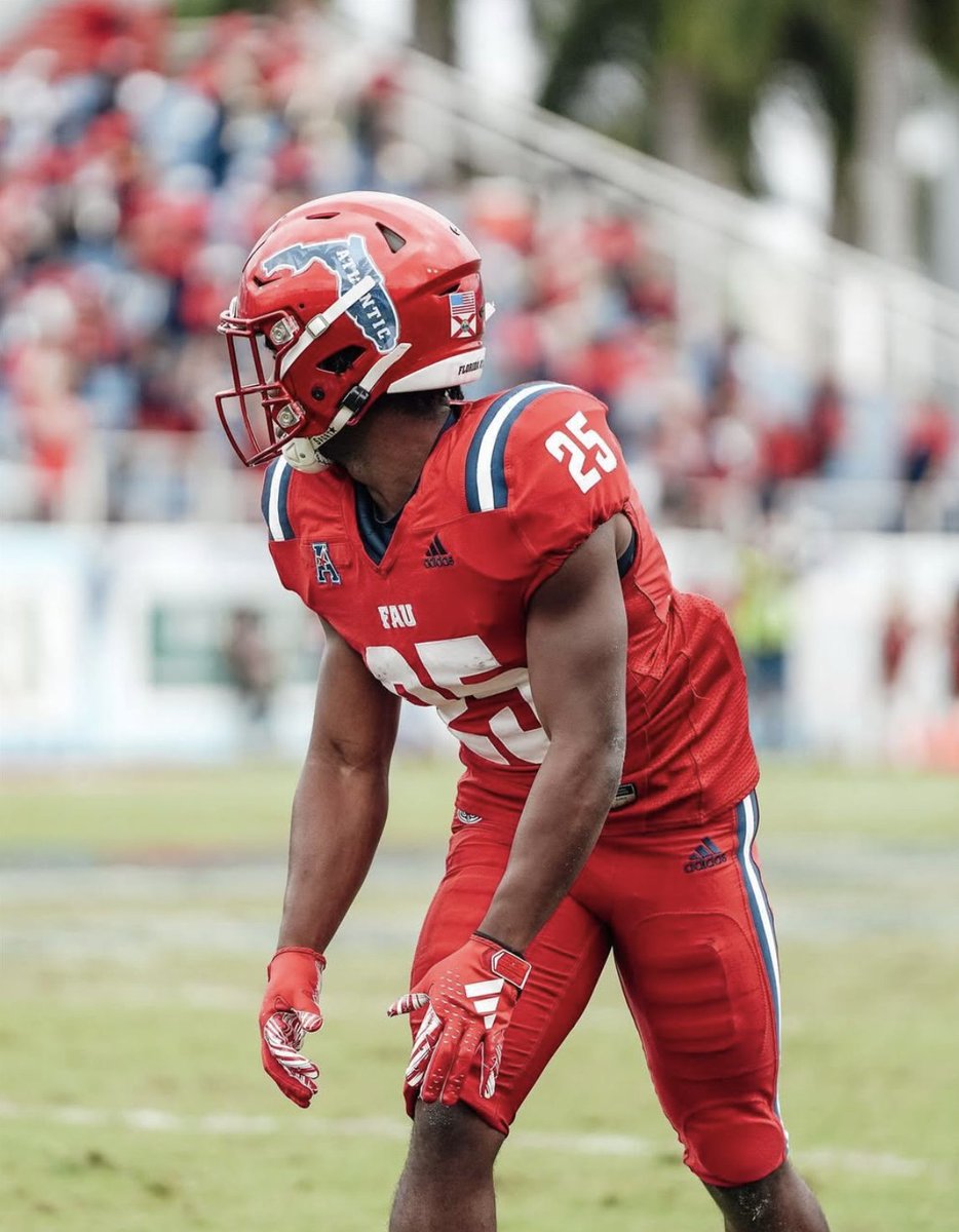 DrewScuilla's tweet image. Next up in my full position-by-position breakdown of the 2025 FAU Football roster: the running backs

This is a thin room with lots of youth, but there is also lots of upside. Here's everything you need to know🦉

(Thread🧵)

#FAU #ATFA #WIP🌴 #CollegeFootball