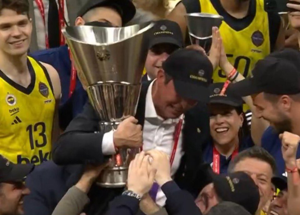 kupa görünce ahtapot gibi yapışmış ağlayacaz aq