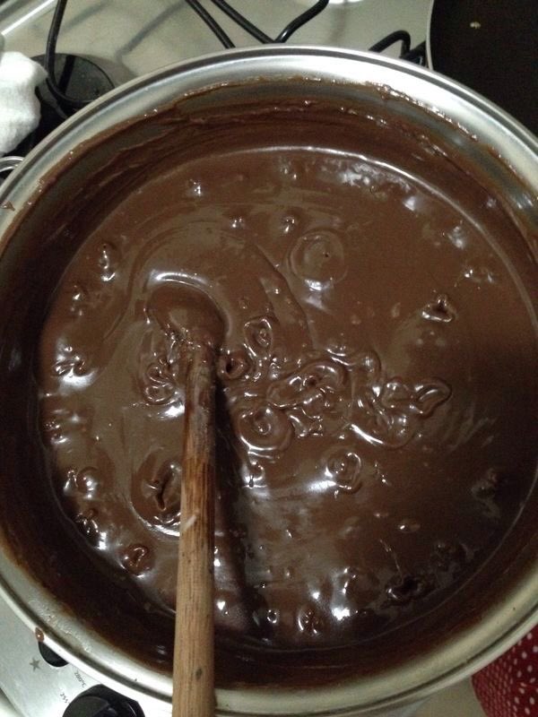 Receita de brigadeiro  de colher que realmente parece brigadeiro (criado por mim) 

500 ml de leite desnatado -180 kcals 

10 gramas de cacau em pó - 70 kcals 

30 gramas de xilitol  - 75kcals
