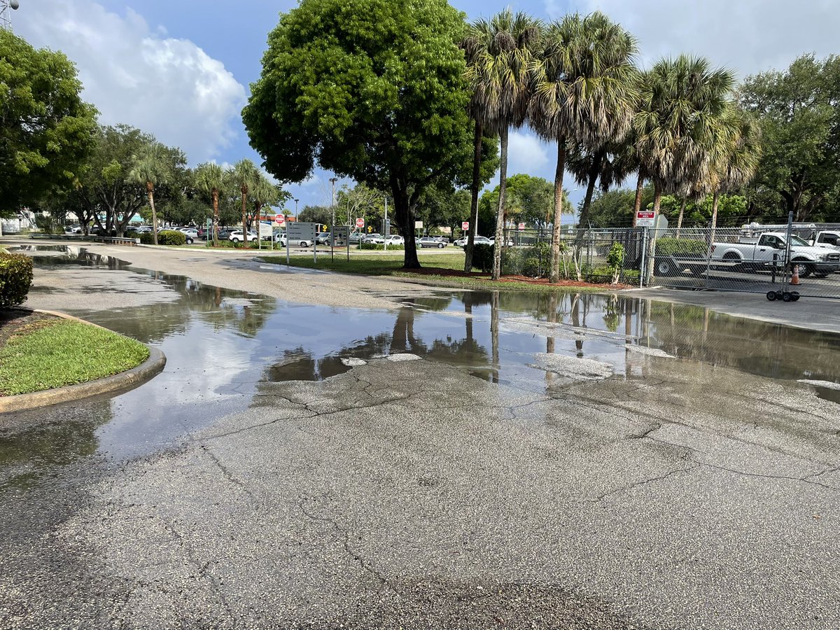 YoJmo's tweet photo. Hey can we do something about the drainage and repaving of this road? And most importantly, look into adding a sidewalk from Congress Ave to the dmv and Tri-Rail station. Kthanksbye
 
FW34+PVJ Delray Beach, Florida

@citydelraybeach @pbcgov @MyFDOT_SEFL https://t.co/3dyUXLPyQ6