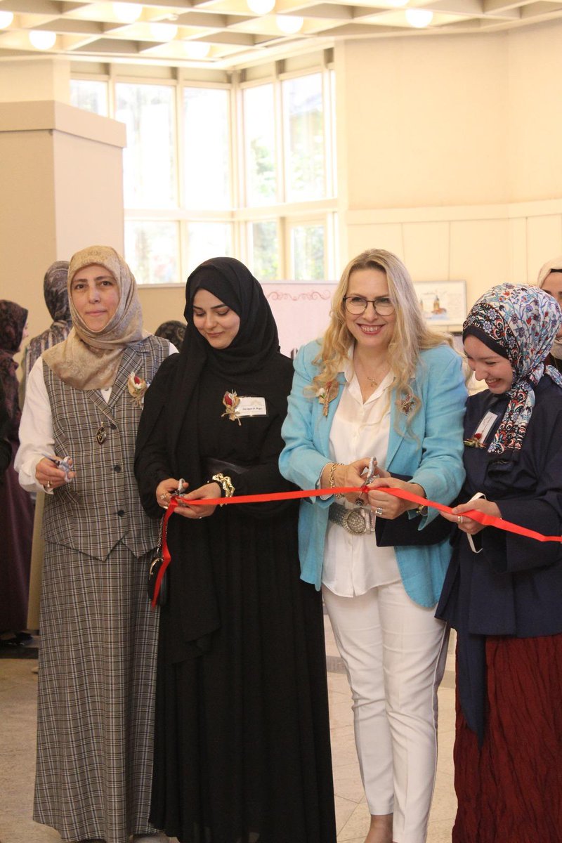 Okulum <a href="/aysehumeyraokt1/">Ayşe Hümeyra Ökten Kız A.i.H.LİSESİ</a>  kıymetli evlatları ve hocalarımızın yıl sonu sergisi'nin gönüllerde adı gibi #İZ  bırakacak eserlerin açilışinda bizleri  yanlız birakmayn herkese sonsuz tesekkurler 
    <a href="/yilmaznazif/">Nazif Yılmaz</a> <a href="/MucahitYentur/">Murat Mücahit Yentür</a> <a href="/semih_uskmem/">Semih Durmuş 🇹🇷</a> @ahmetyap