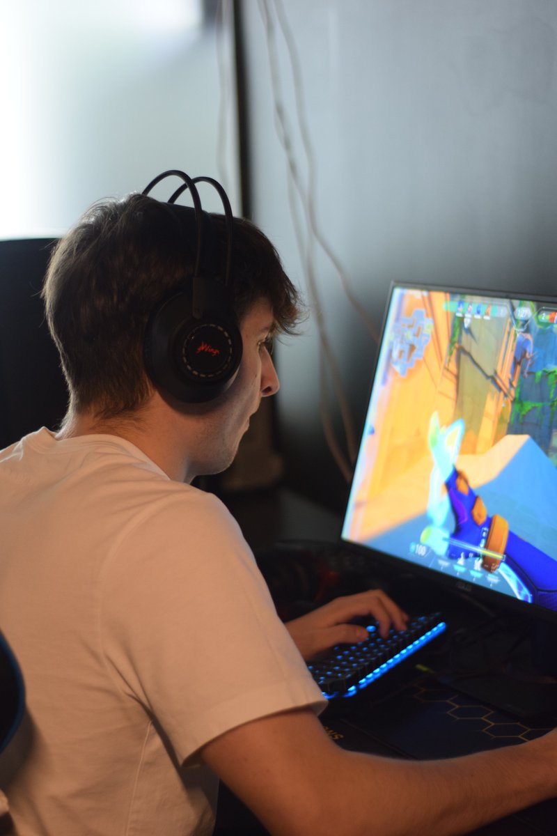 Tankos35_VL's tweet photo. 🎮thanks for the pictures&amp;experience for @spiritgaminghun 🎮
📍@IWE_esport Academy📍

- Players: -
@a_xhyt_
@Manitrox12
@bni_exe
Zotya

- Coaches -
VortexGod
@BotondMate https://t.co/L9bnkDVAS0