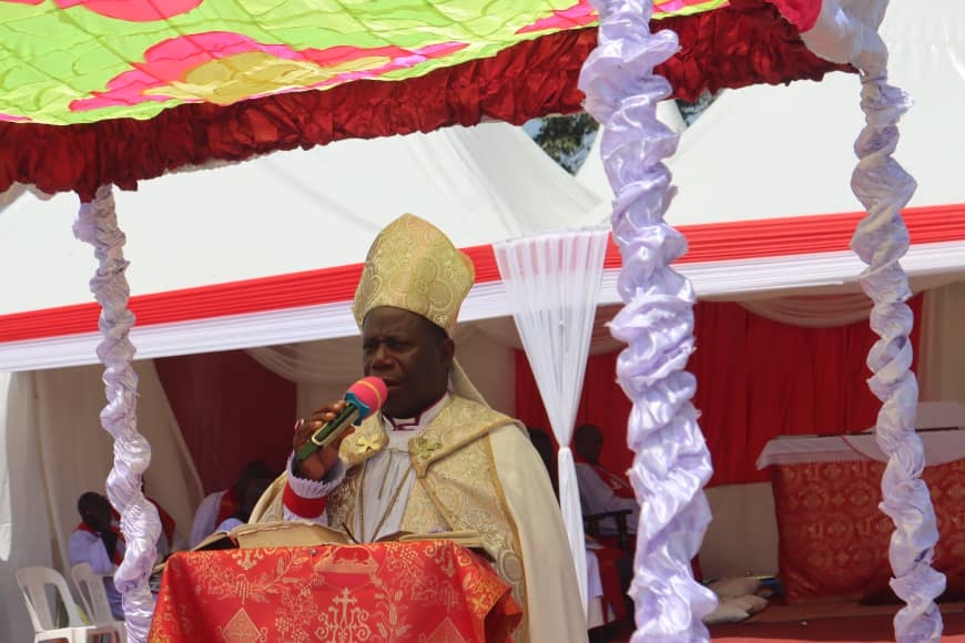 BishopsVoice's tweet image. MUSA MUKASA DAY CELEBRATED. Bishop Moses Banja urged Christians to emulate Musa Mukasa &always to stay rooted & established in Christ.Musa was butchered by King Mwanga of @BugandaKingdom_ at Mulungu for his strong faith in Christ. @Archbp_COU
@coufamilytv @NamirembeYouth @tefeero