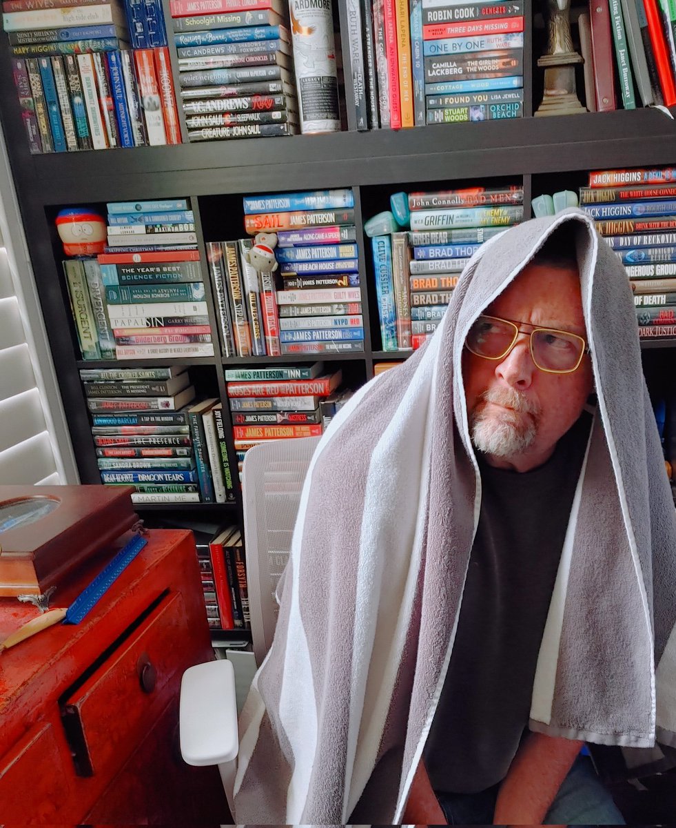 Happy Towel Day, everybody. 😎😊🦆