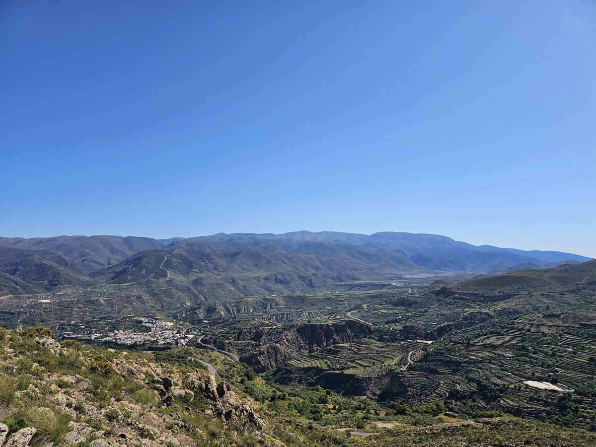 Los últimos restos de nieve en la Sierra de Gádor. 
Vista desde Ohanes, 25 de mayo.