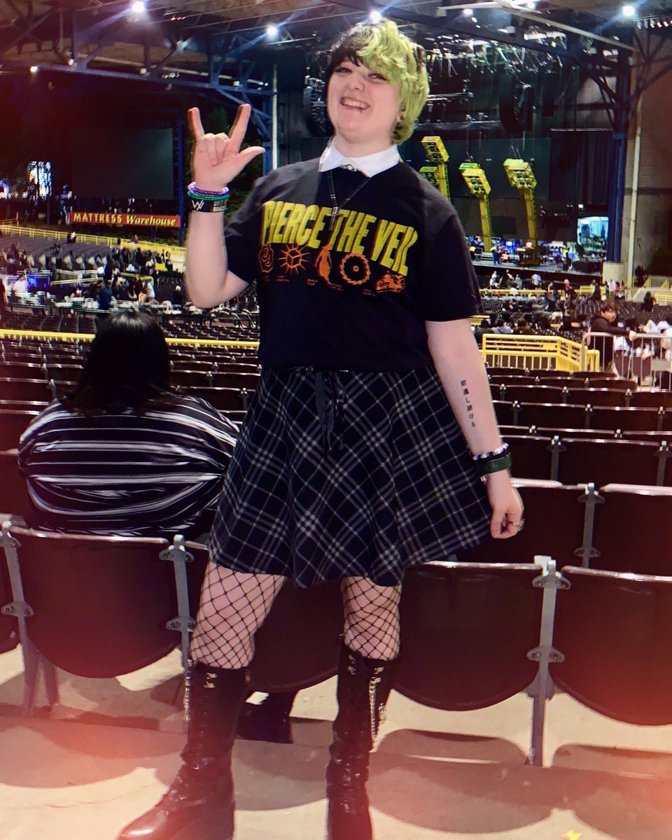 self_tytled's tweet photo. kick your mind open like a punk rock show🤘🏻🧡 https://t.co/mSEb7bFAaR